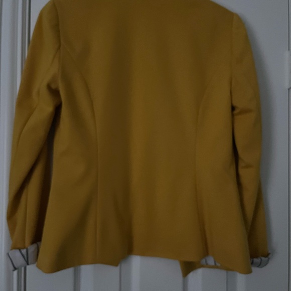 WHBM outlet yellow jacket one button in front size 6 striped lining - Picture 2 of 6